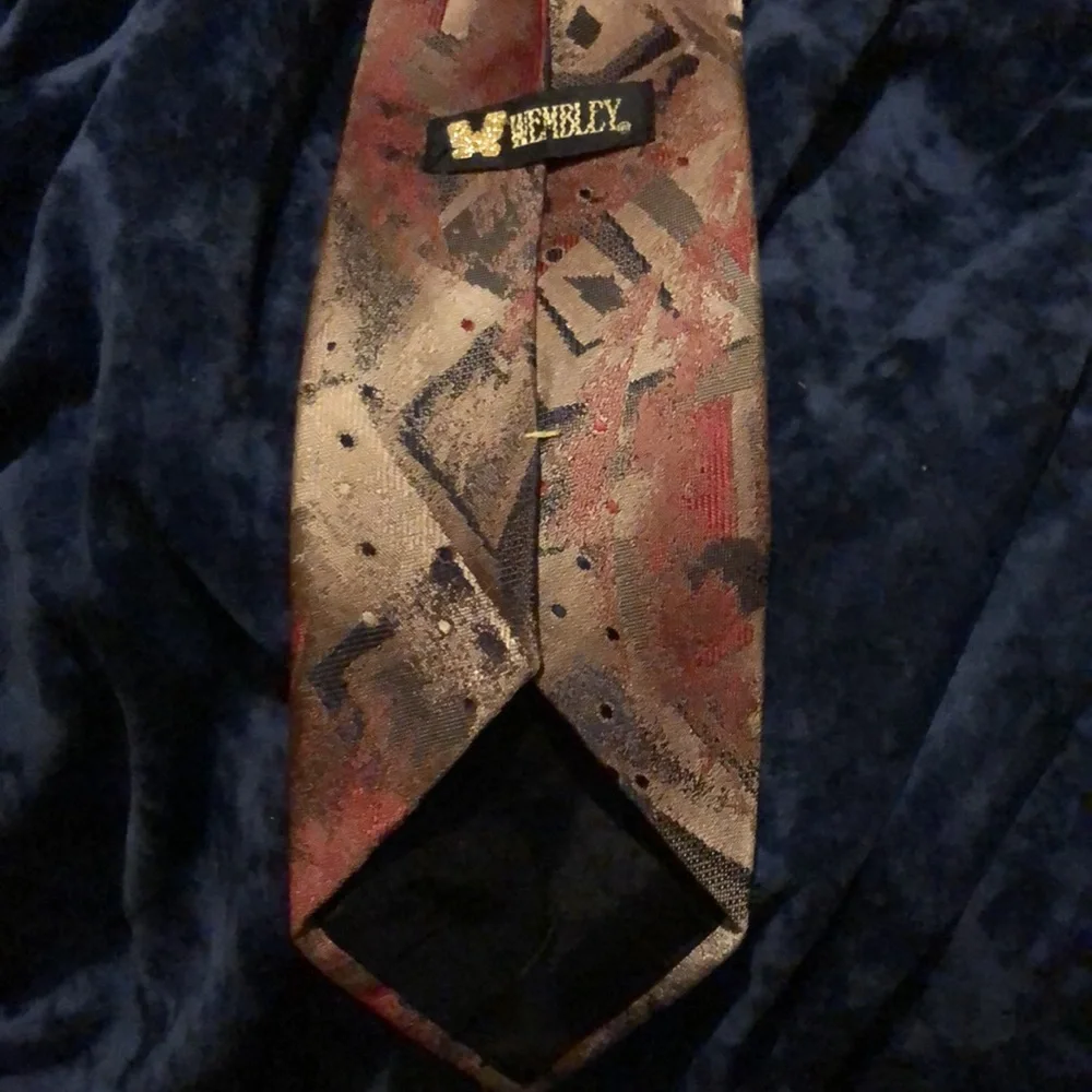 Vintage retro Wembley necktie - Picture 3 of 3